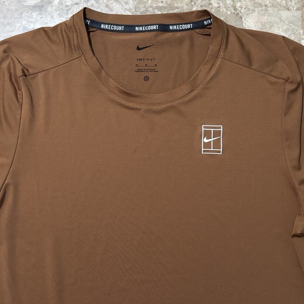 Nike Court Shirt Mens Medium Brown Advantage Logo Short Sleeve Tennis FZ6910